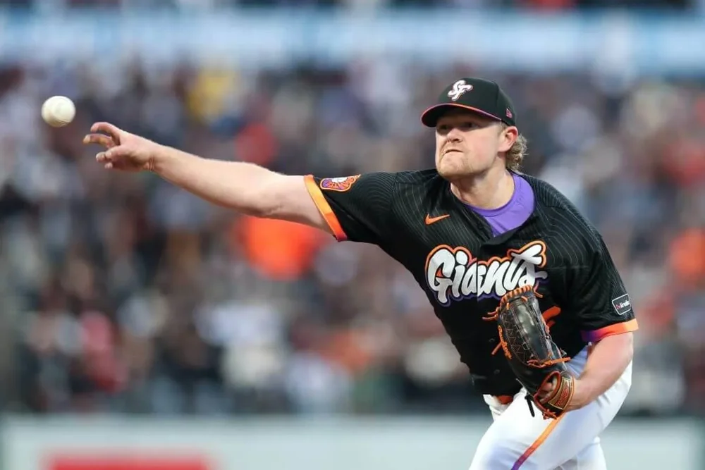Logan Webb throws a pitch at Oracle Park.
